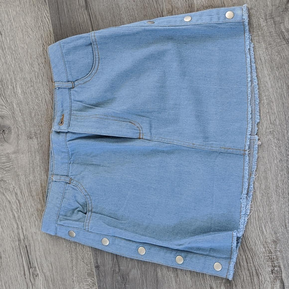 SIDE SNAP DENIM SKIRT - Picture 2 of 7